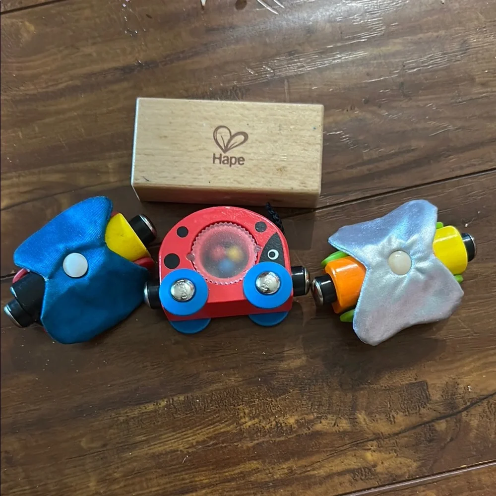 Hape Lucky Ladybug Friends Magnetic Wooden Train 3 Cars + Sugar Jar & block